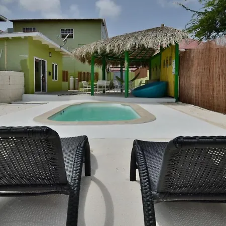 Pista Q Hostel And Apartments